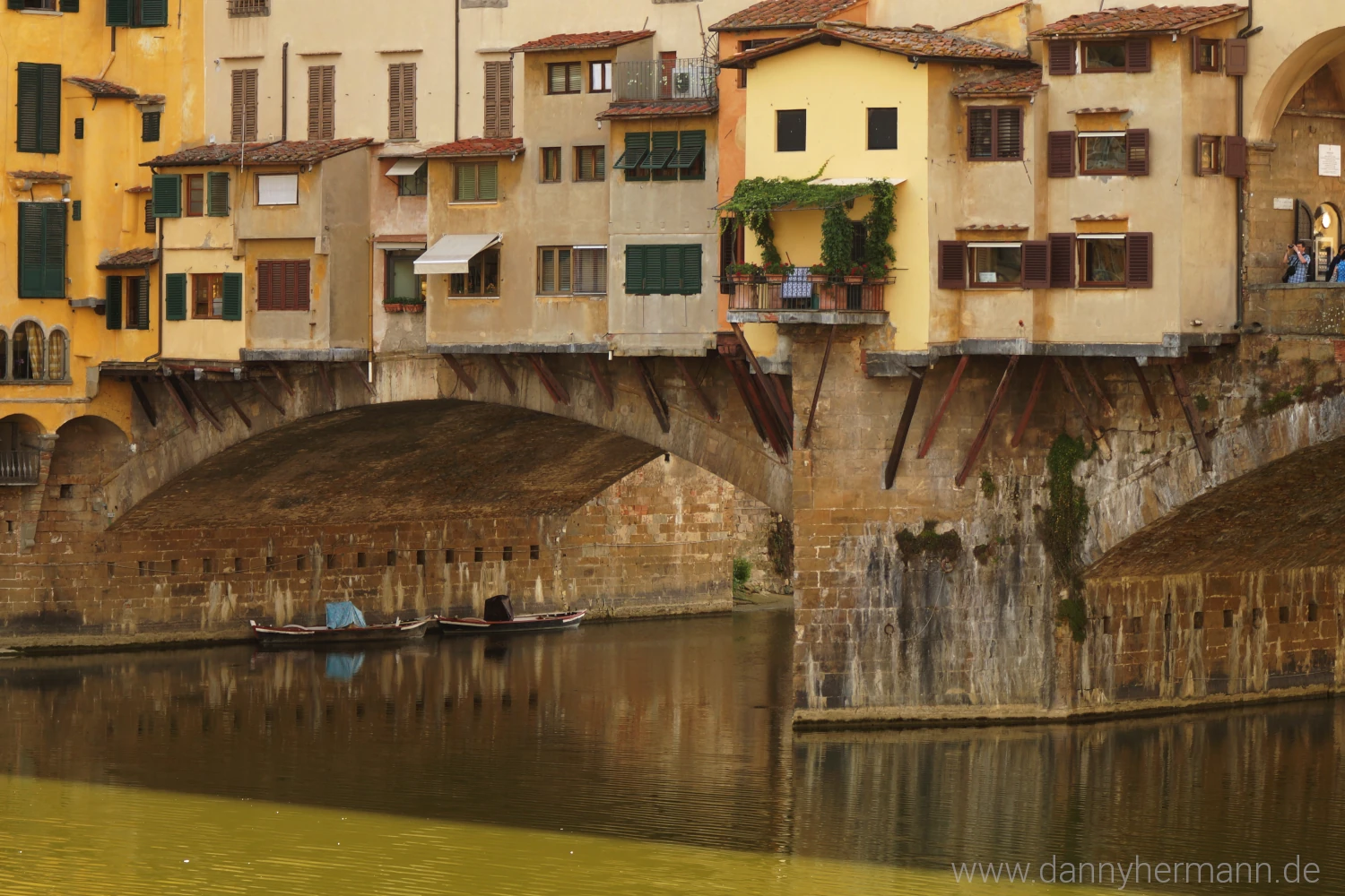 Foto des Segmentbogens der Ponte Vecchio.