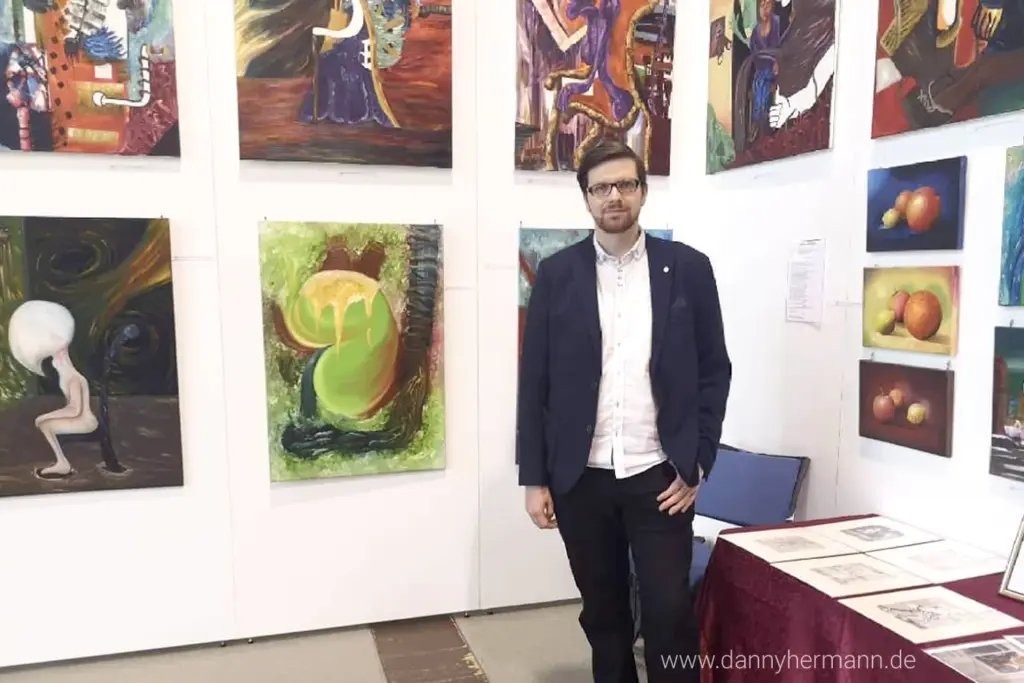 Der Bildende Künstler Danny Hermann auf der Kunstmesse NeueArT 2019 in Dresden.